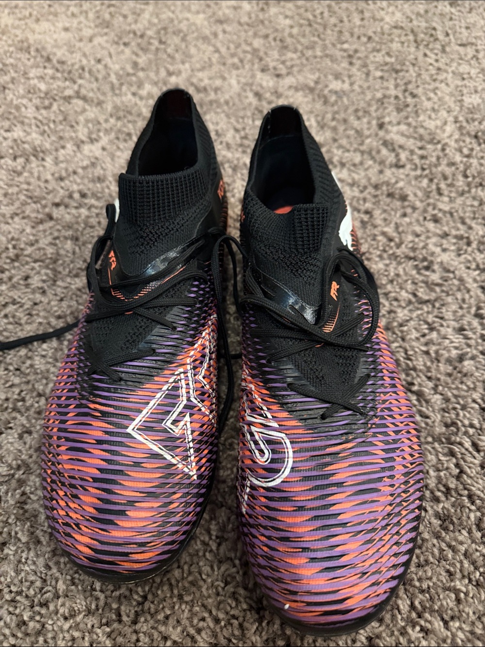 Puma size 8 Men's Athletic Soccer Cleats in Black with Purple & Orange Pattern